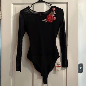 NWT mesh long sleeve embellished rose top, beautiful! Xs